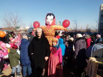 Наталия Груколенко организовала для жителей 6-й Дачной праздник Масленицы